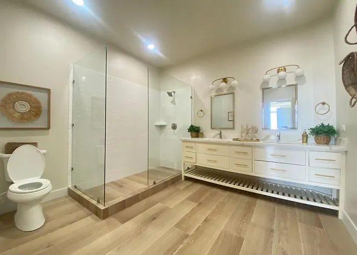 Apartment Styles 1a - Beachfront Luxury W/ Pool