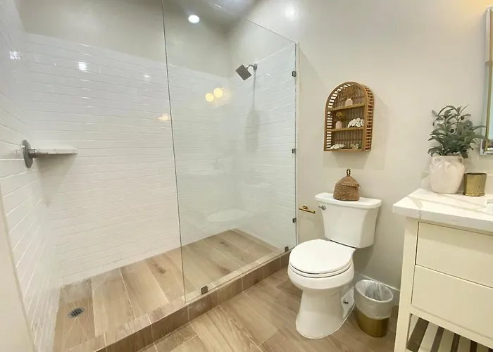 Styles 1a - Beachfront Luxury W/ Pool Apartment
