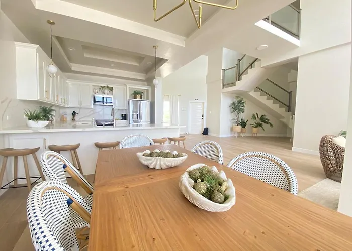 Apartment Styles 1a - Beachfront Luxury W/ Pool *