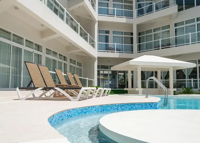Apartment Styles 1a - Beachfront Luxury W/ Pool