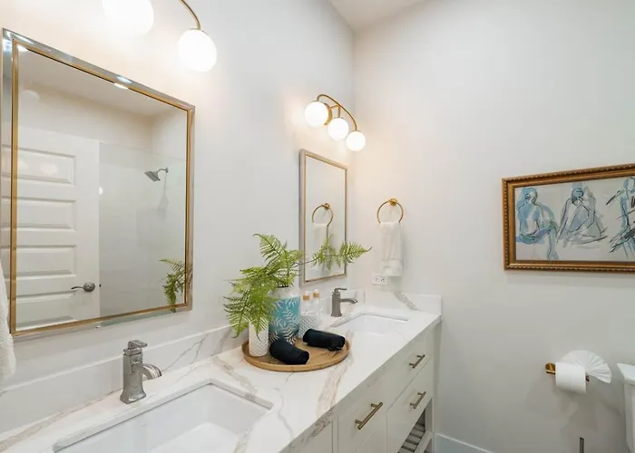 Styles 1a - Beachfront Luxury W/ Pool * San Pedro (Ambergris Caye)