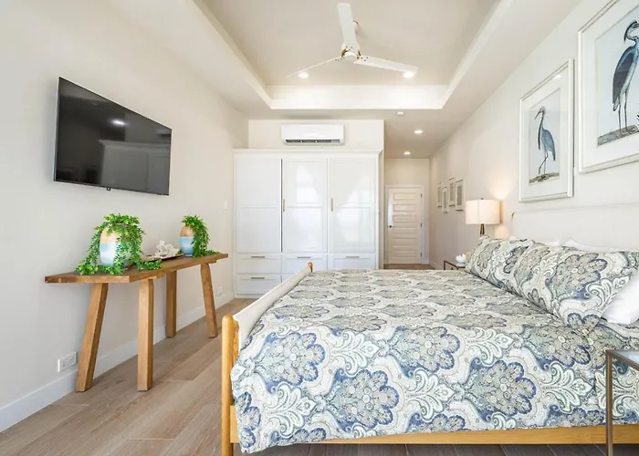 Apartment Styles 1a - Beachfront Luxury W/ Pool *