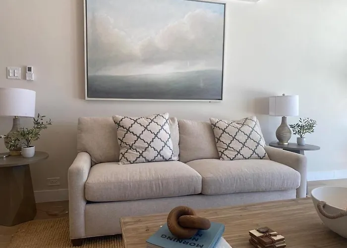 Styles 1a - Beachfront Luxury W/ Pool Apartment